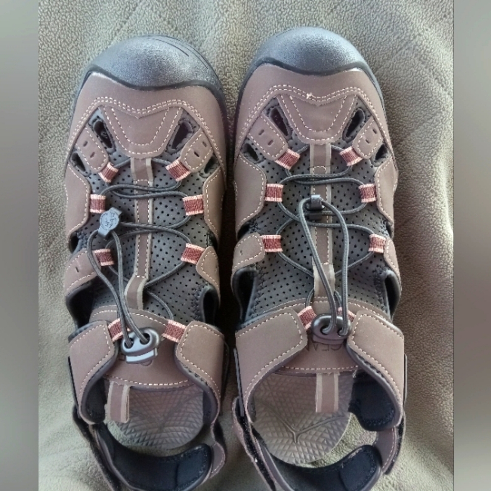 Ocean + Coast "Burke" Men's 12 Closed Toe Sandals.    FF277